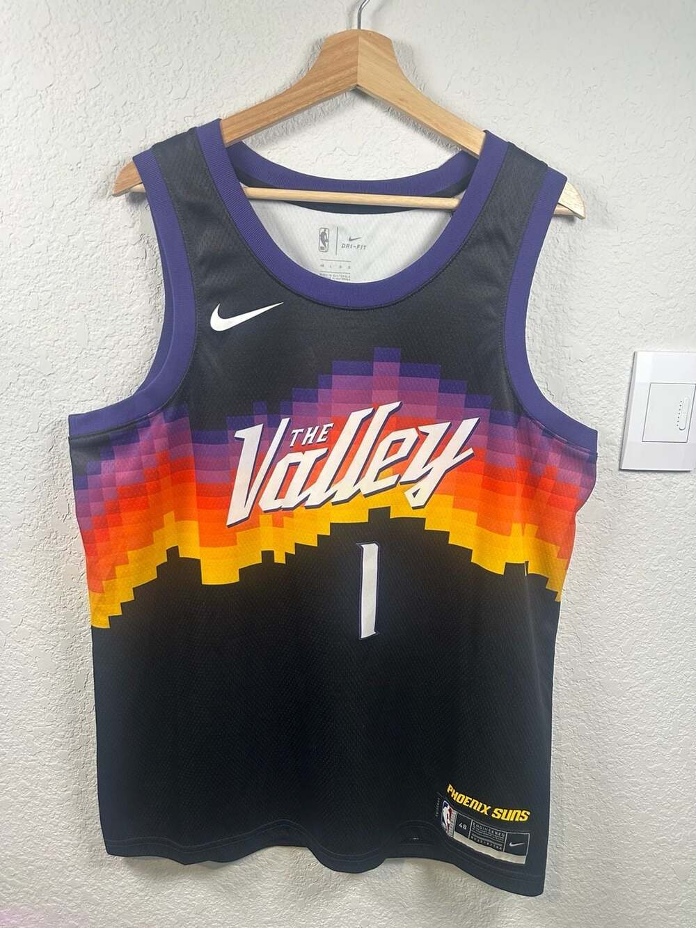 Nike Men’s Devin Booker Phoenix Suns The Valley Jersey Size L